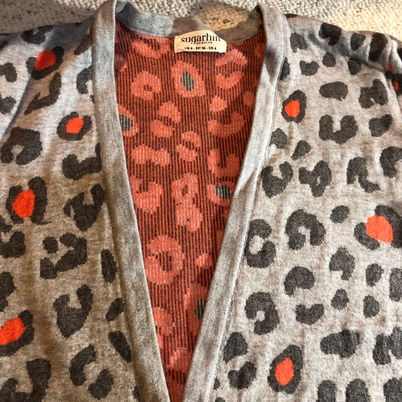 Size small leopard print medium length cardigan - Picture 2 of 2